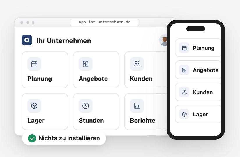 Eine Webanwendung im Browser mit Modulen für Planung, Angebote, Kunden, Lager, Stunden und Berichte, und dieselbe App auf einem Smartphone